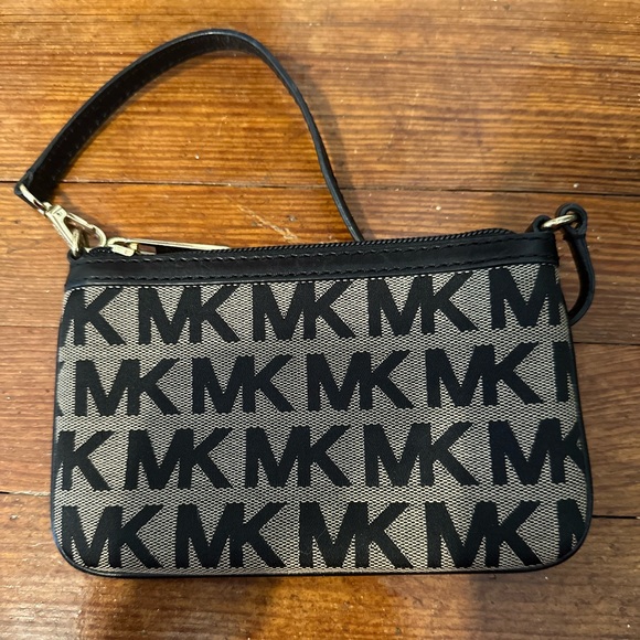 Michael Kors Handbags - Vintage Michael Kors small clutch/coin bag Purse